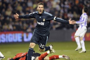 乐鱼登陆网站-利物浦锋线再度爆发，萨拉赫梅开二度，利物浦续约萨拉赫