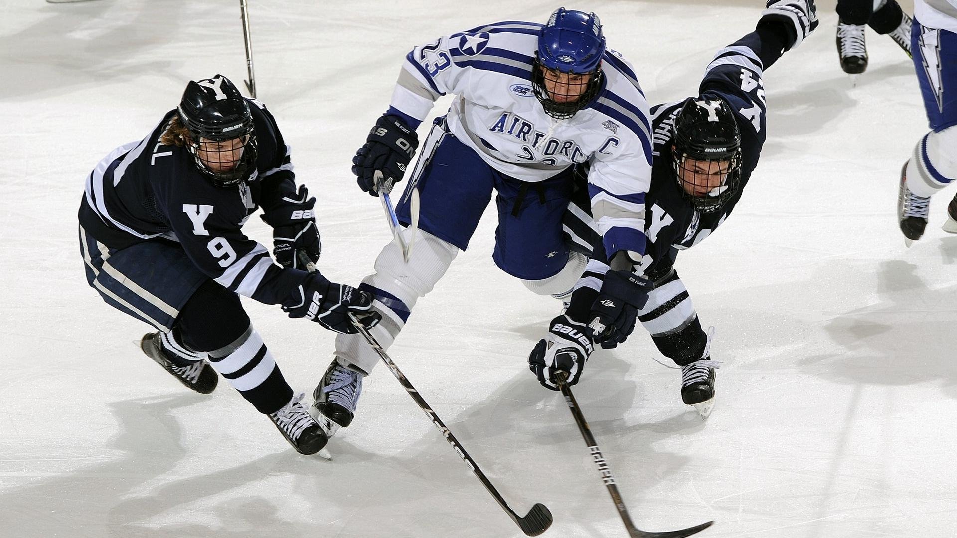 国际足球赛事的媒体传播策略被业界评为示范,足球媒介